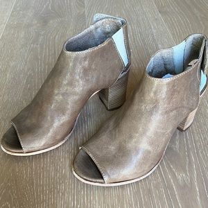 Metisse peep-toe booties